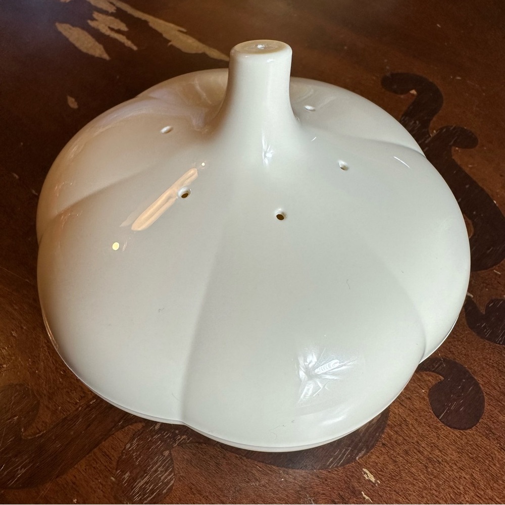 Tupperware Veggie Keeper Garlic - Picture 1 of 4